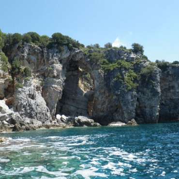 le long des îles de Sivota, Grèce
